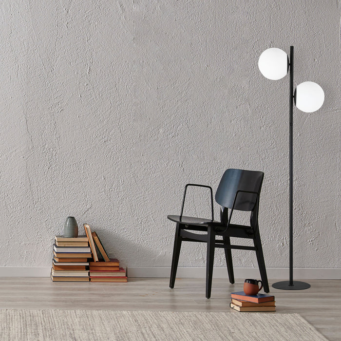 Lampe à pied Folgar de Dainolite en verre blanc opale, avec fini noir mat et 2 ampoules