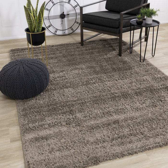 Carpette à poil long Brooklyn taupe foncé - 5 pi 3 po x 7 pi 7 po