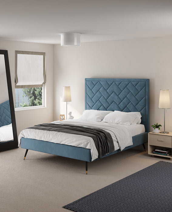 Lit Queen Moderne Crosby Rembourre en Velours Bleu