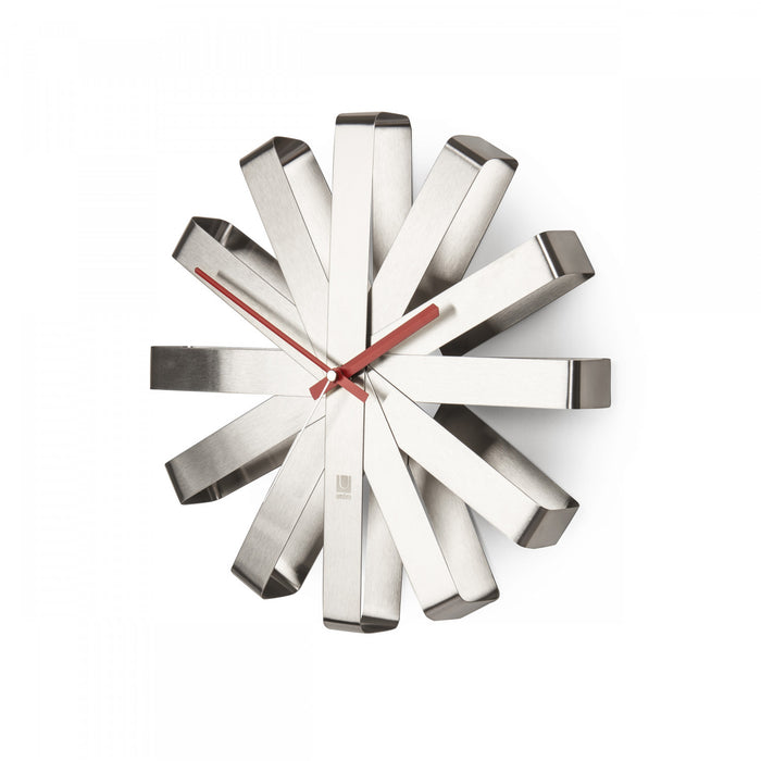 Horloge murale moderne Ribbon de Umbra en acier