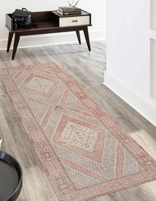 Tapis Traditionnel Poppy 2'7\" x 8'0\" en Rose