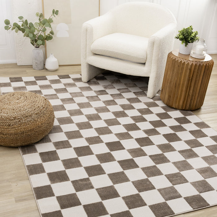 Carpette géométrique Leopold brune et blanche à motif de carreaux - 7 pi 10 po x 10 pi 6 po