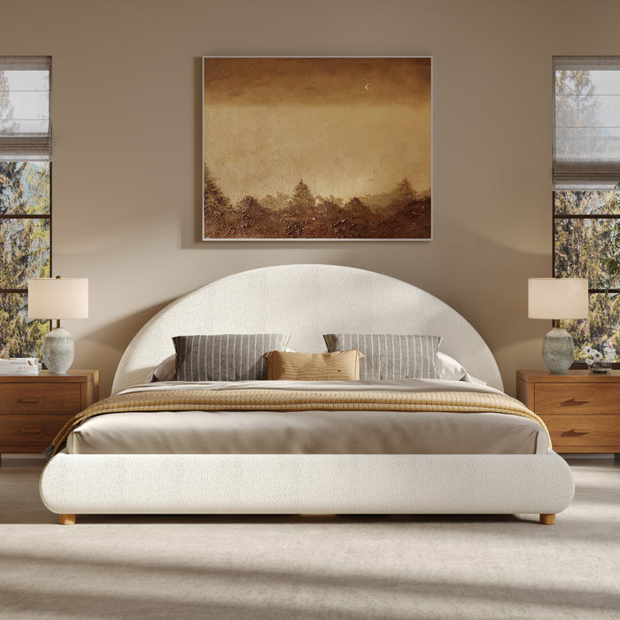 Lit plateforme Harold avec tete de lit incurvee ronde en tapisserie bouclee et cadre bas, taille King, blanc