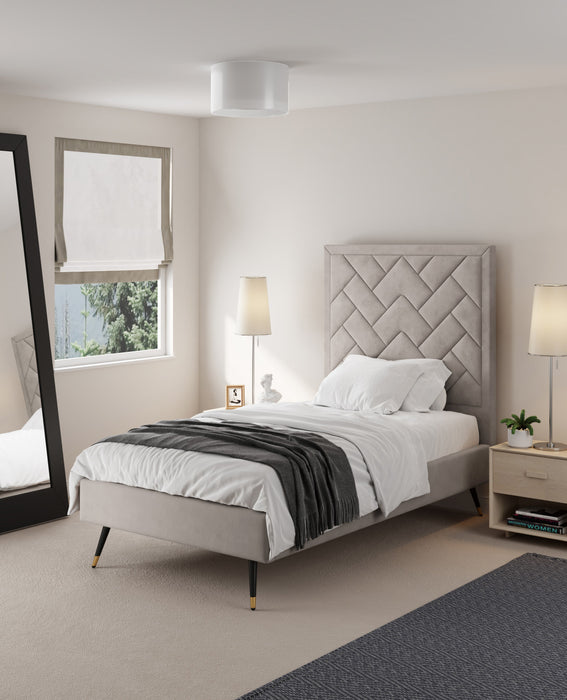 Lit simple moderne Crosby en velours capitonne coloris grege