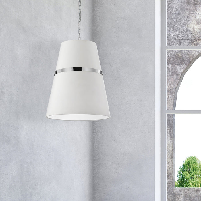 Luminaire suspendu Symphony de Dainolite avec abat-jour blanc mat, fini chromé poli et 3 ampoules
