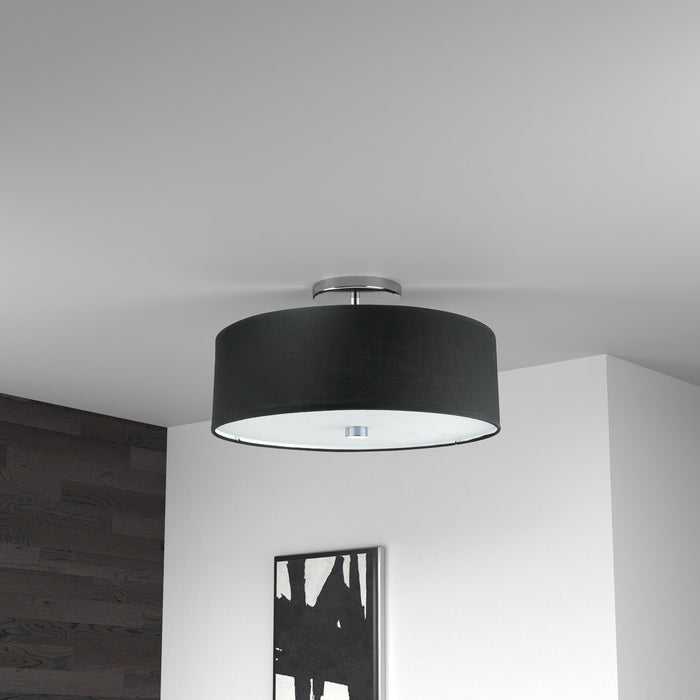 Plafonnier semi-affleuré Everly de Dainolite avec abat-jour noir, fini chromé poli et 3 ampoules
