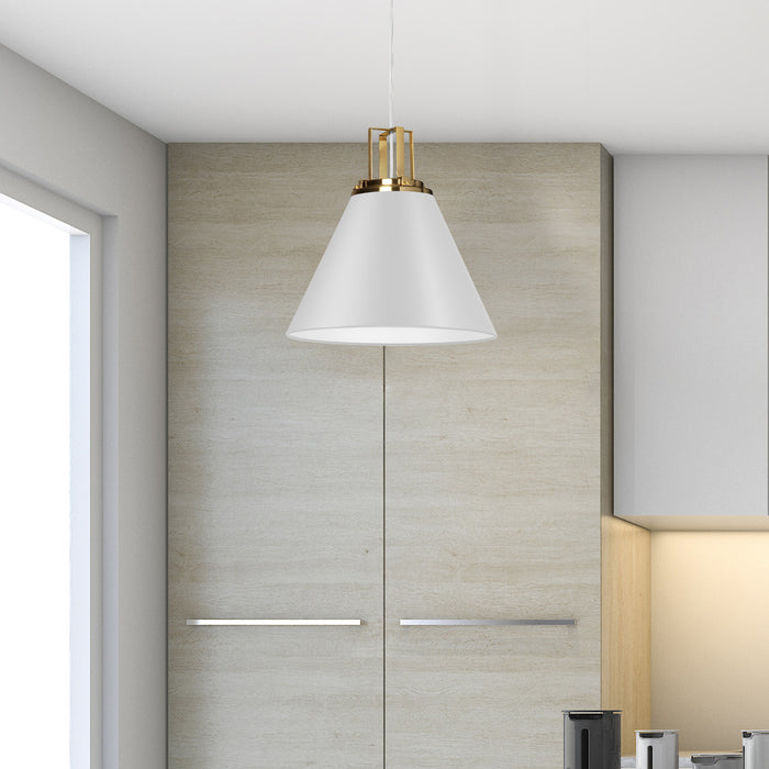 Luminaire suspendu Sonus de Dainolite avec fini blanc mat, touches laiton vieilli et 1 ampoule