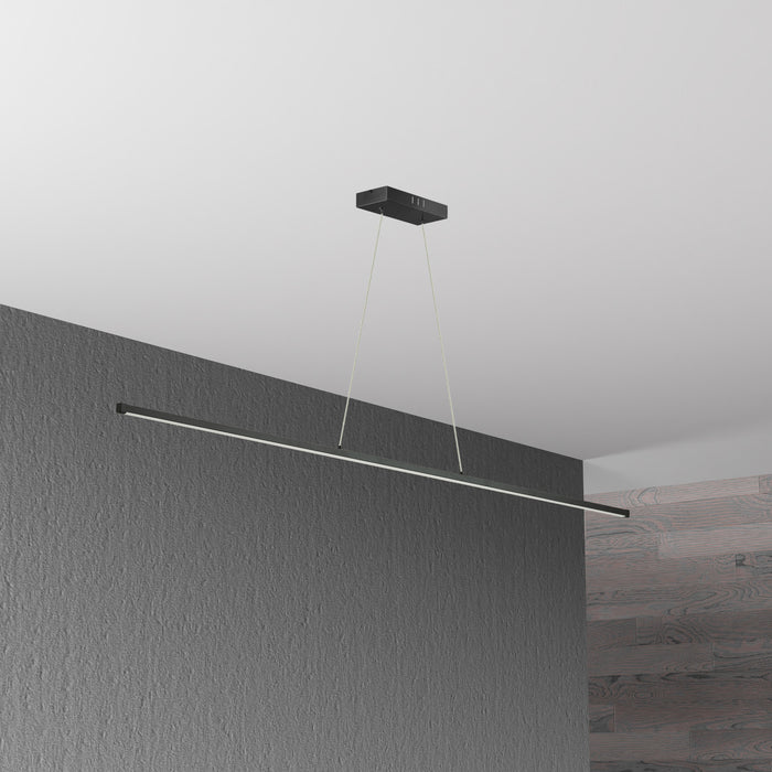 Luminaire suspendu horizontal Array de Dainolite de 48 po en acrylique blanc qui diffuse la lumière, avec fini noir mat et ampoule à DEL de 30 W
