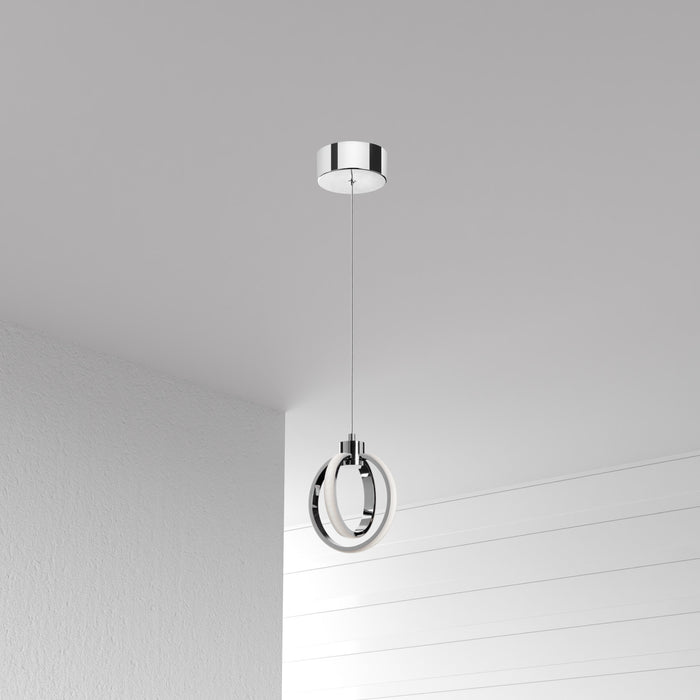 Luminaire suspendu Parson de Dainolite en silicone blanc qui diffuse la lumière, avec fini chromé poli et ampoule à DEL de 14 W