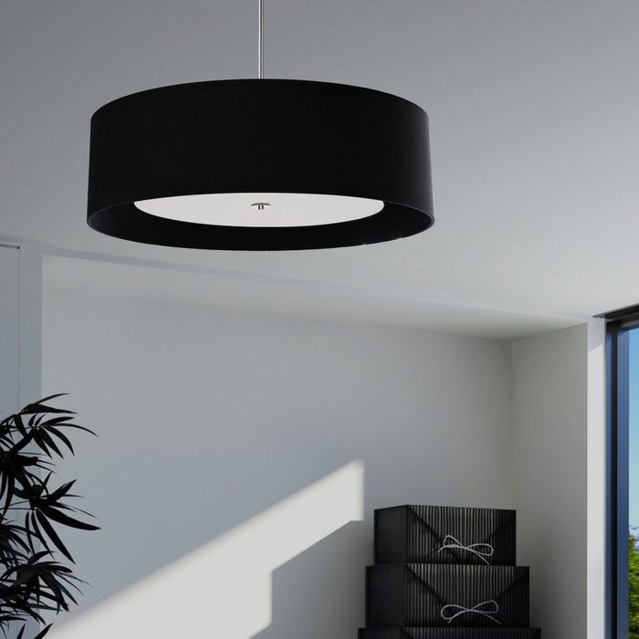 Luminaire suspendu Helena de Dainolite de 30 po de diamètre avec abat-jour noir et blanc qui diffuse la lumière, fini chromé poli et 4 ampoules