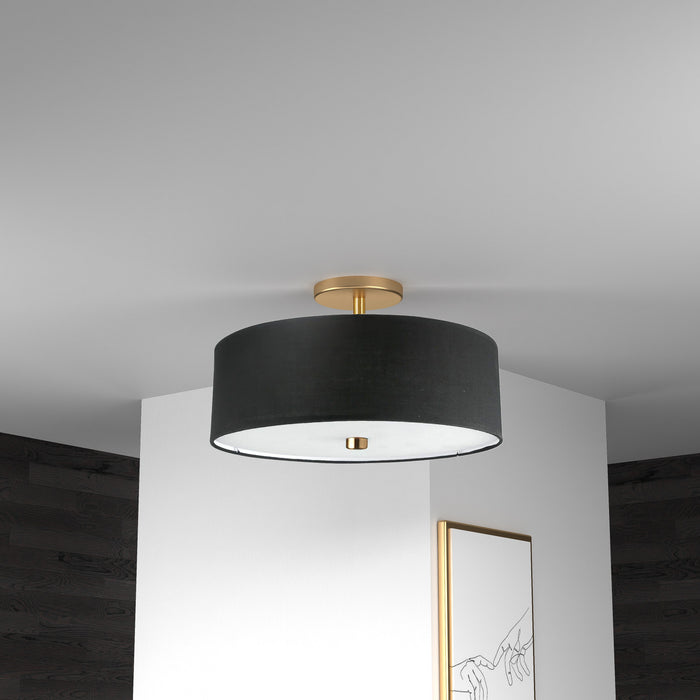 Plafonnier semi-affleuré Everly de Dainolite avec abat-jour noir, fini laiton vieilli et 3 ampoules