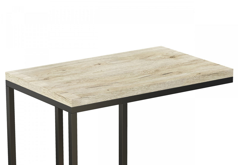 Table de bout en forme de C de 19 po en bois recyclé avec armature en métal
