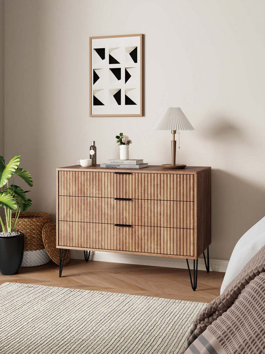 Commode moderne Dumbo 35\" a cannelures en brun dore (3 tiroirs)