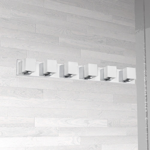 Lumière de coiffeuse Verona de Dainolite avec abat-jour en verre blanc, fini chromé poli et 6 ampoules