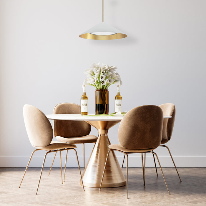 Luminaire suspendu Padme de Dainolite avec abat-jour blanc et doré, fini laiton vieilli et ampoule de 30 W