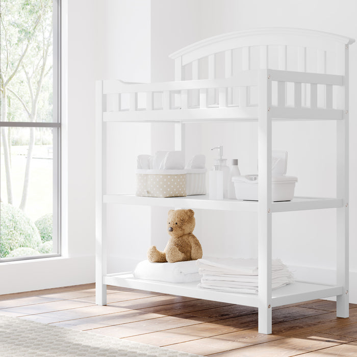 Table a langer Graco avec matelas a langer resistant a l’eau – Blanc