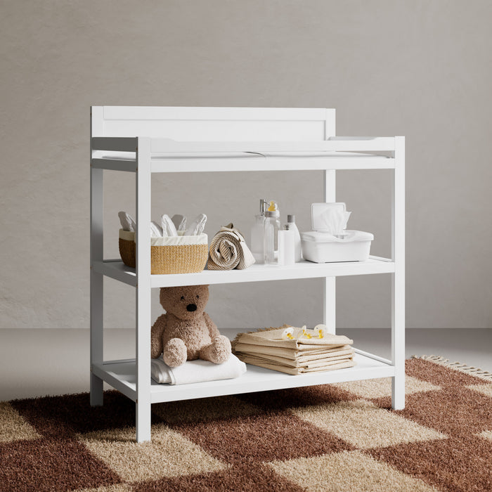 Table a langer Storkcraft Alpine avec matelas a langer resistant a l’eau – Blanc