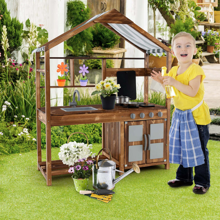 Cuisine En Boue En Bois Avec Tableau Noir, Poeles, Evier Amovible Et Accessoires Naturels