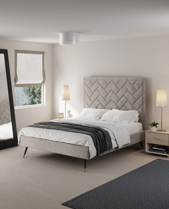 Lit Queen moderne Crosby en velours capitonne, coloris grege