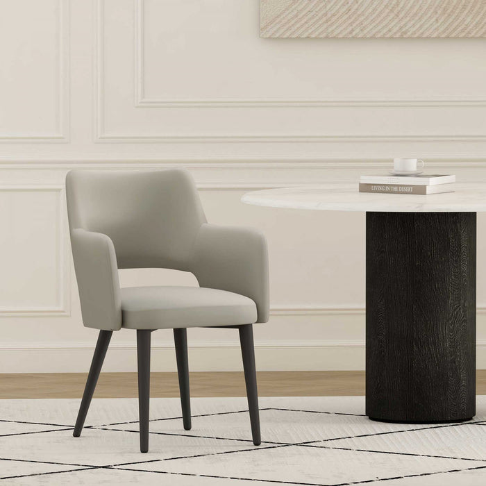Fauteuil moderne Tremont en metal et cuir vegetalien gris pierre