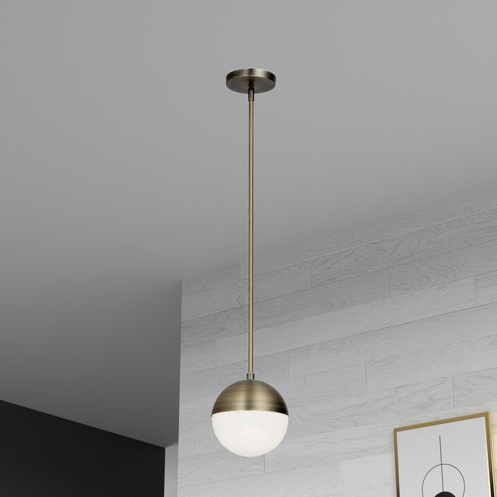 Luminaire suspendu Dayanade Dainolite en verre blanc, avec fini laiton antique et 1 ampoule