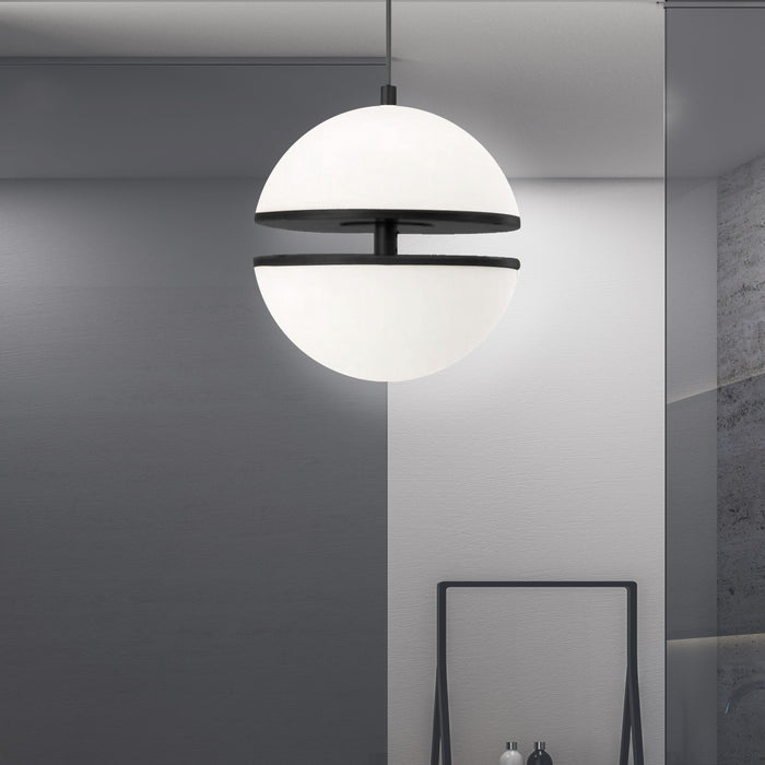 Luminaire suspendu Atomic de Dainolite en verre blanc, avec fini noir mat et ampoule de 30 W