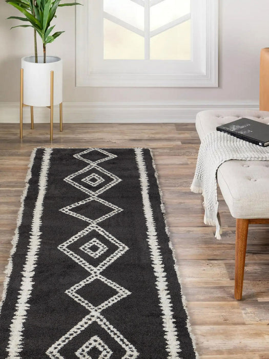 Tapis Contemporain Zelda 2'3\" x 7'6\" en Noir