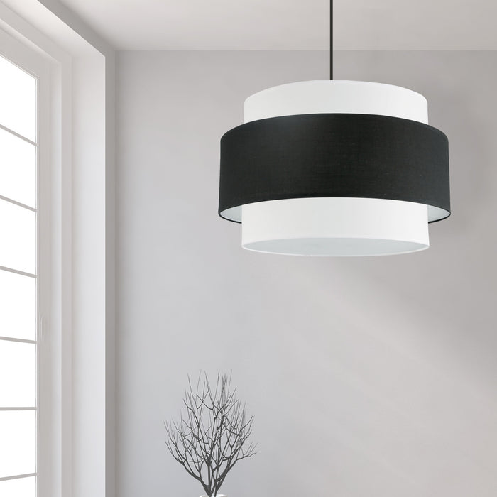 Petit lustre Priya de Dainolite avec abat-jour noir et blanc, fini noir mat et 4 ampoules