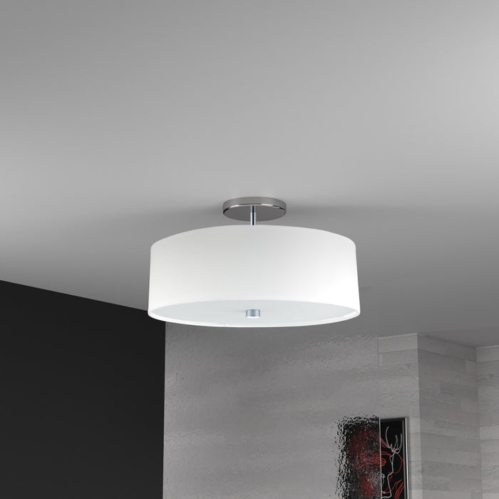 Plafonnier semi-affleuré Everly de Dainolite avec abat-jour blanc, fini chromé poli et 3 ampoules