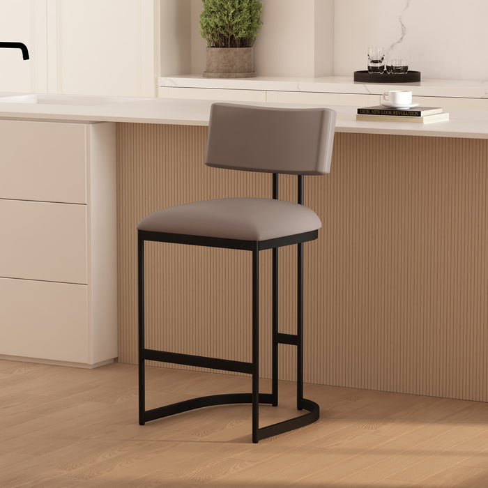 Tabouret de comptoir contemporain moderne Juno en cuir vegetalien et metal, coloris taupe