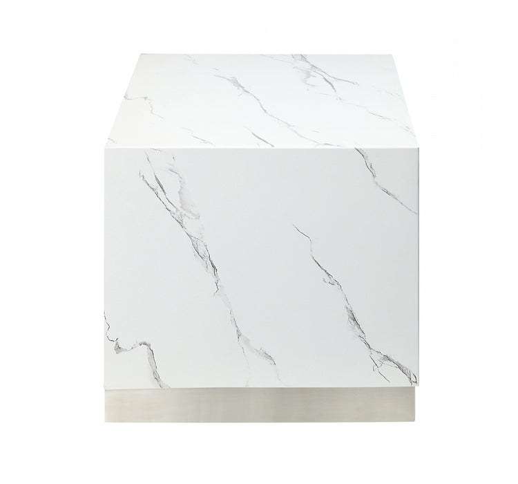 Table basse Aphrodite en faux marbre blanc et argent
