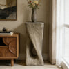 Cade 26.80" Twisted Square MGO Accent Table, Unique Natural Wood Grain Indoor Side Table, Grey | Table d'appoint carree torsadee Cade 26,80 pouces MGO, table laterale interieure a grain de bois naturel unique, gris