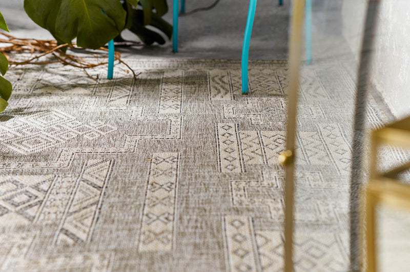 Tapis Transitionnel Nyra 8'0\" x 10'0\" en Gris