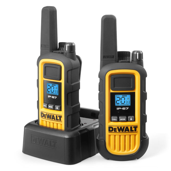 2 talkies de chantier Dewalt DXFRS800 plus écouteurs - 2 watts, robuste, longue portée, radios bidirectionnelles intérieures-extérieures + 22 canaux