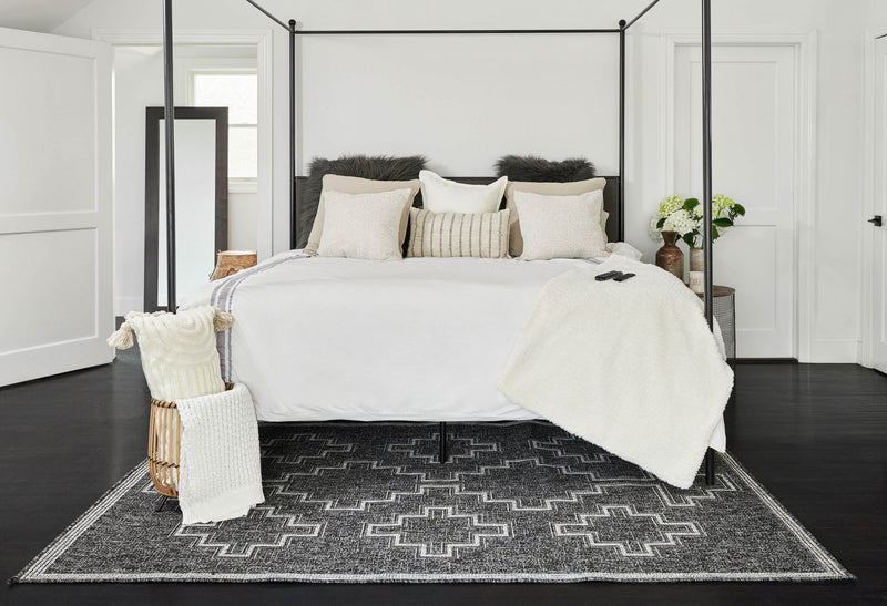 Tapis Transitionnel Esina 5'3\" x 7'0\" en Noir