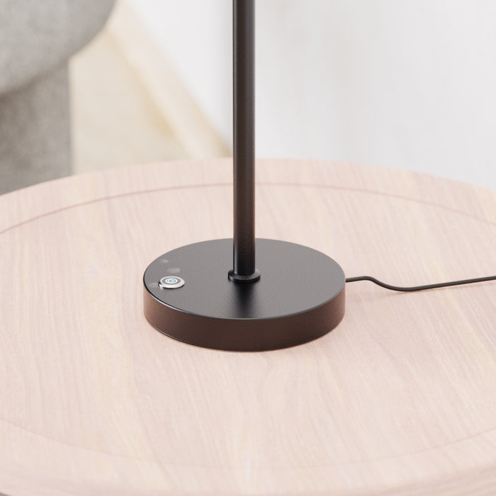 Lampe de table à DEL de 18 po noir mat de conception inclinée