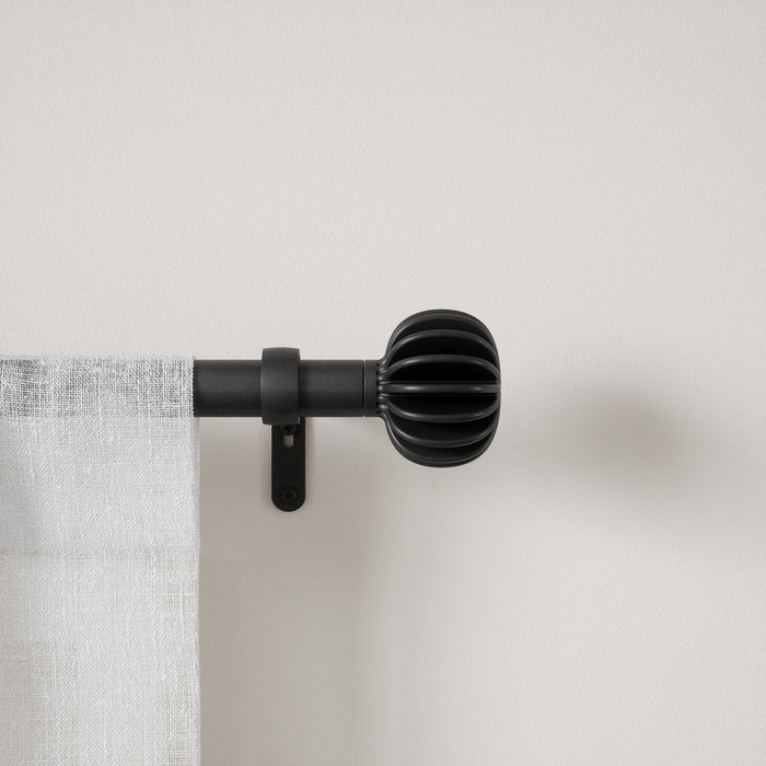 Tringle à rideaux extensible Finn de Umbra noir mat de 1 po - 42 po à 120 po