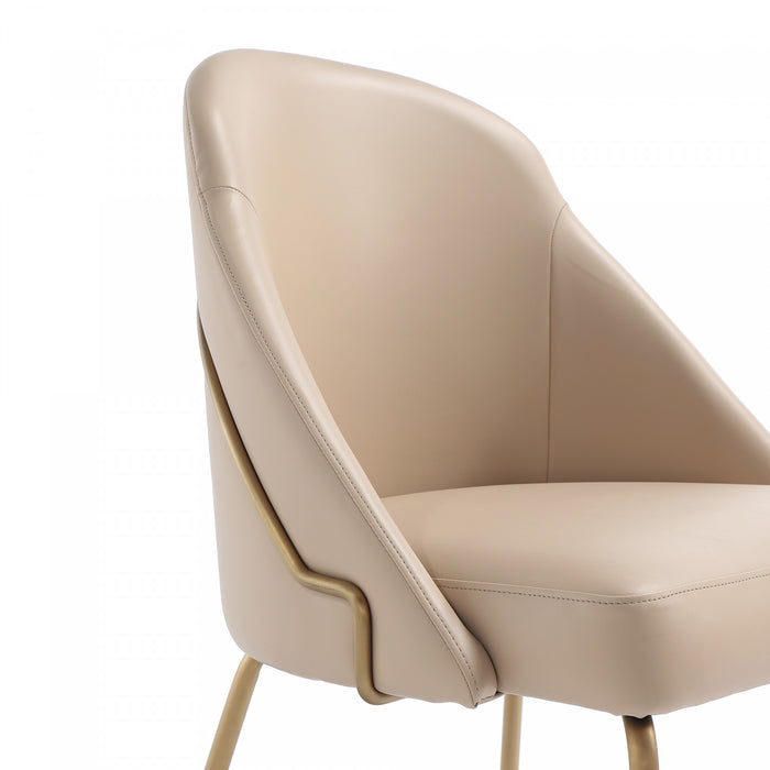 Chaise de salle a manger moderne Gracie en metal et cuir vegetalien, coloris beige et or