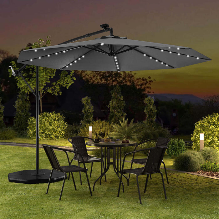 Parasol deporte solaire LED Costway 10 pieds avec 40 lumieres, manivelle et base croisee gris