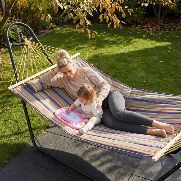 Hamac Outsunny avec support, oreiller amovible, capacite de 120 kg, multicolore