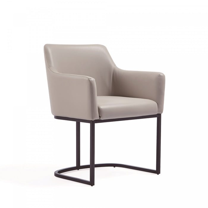 Fauteuil Serena en metal moderne et cuir vegetalien, gris clair - Lot de 2
