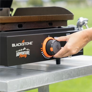 Plaque de cuisson « Blackstone 17\" Adventure Ready » avec couvercle rigide et sac de transport - 2273CA
