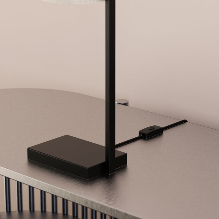 Lampe de table noire de 25 po à armature rectangulaire avec abat-jour cylindrique 