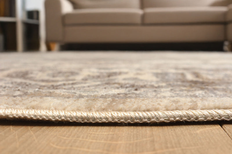 Tapis Traditionnel Selena 5'0\" x 5'0\" en Gris