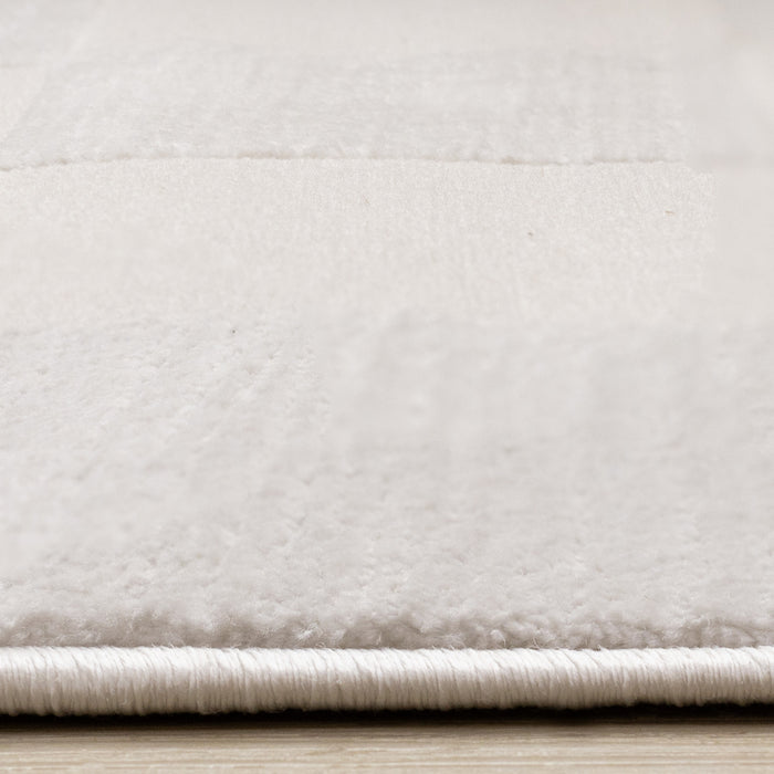 Carpette Leonardo blanche et grise à motif de carreaux - 5 pi 3 po x 7 pi 7 po