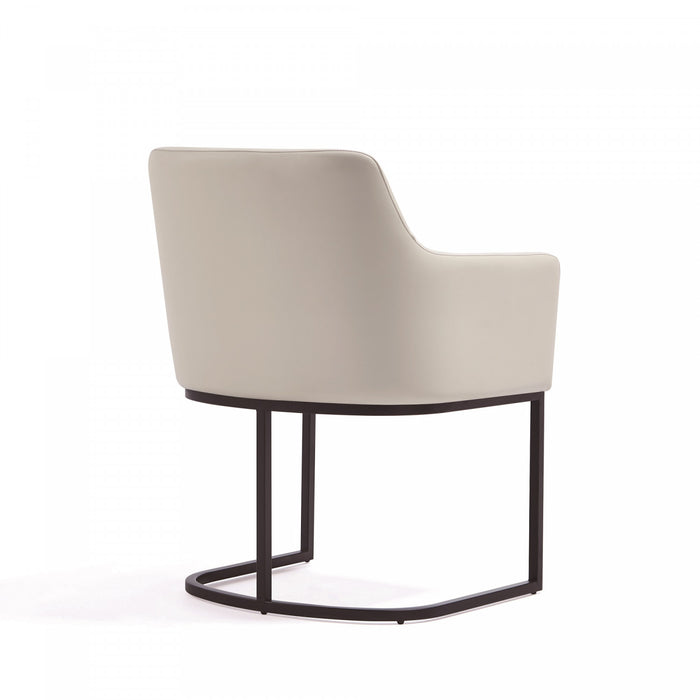 Fauteuil Serena en metal moderne et cuir vegetalien ivoire - Lot de 2