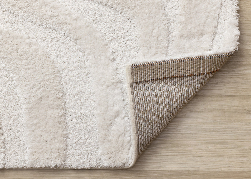 Carpette moderne, luxueuse et moelleuse Lincoln blanche à motif de courbes - 5 pi 3 po x 7 pi 7 po