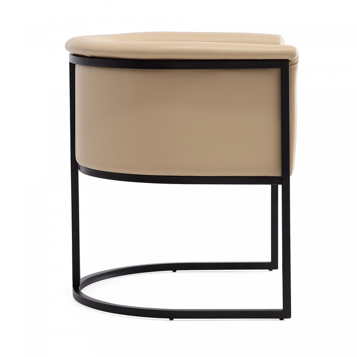 Chaise de salle a manger moderne mi-siecle cosmopolite en cuir vegetalien et metal, couleur beige - Lot de 2