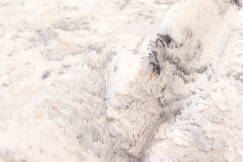 Tapis Traditionnel Mira 2'8\" x 8'2\" en Gris