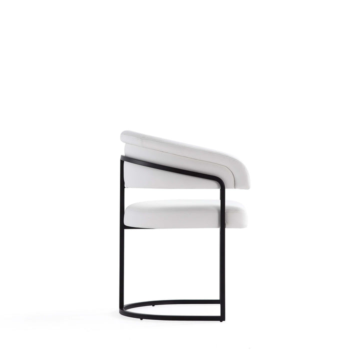 Chaise de salle a manger Augusta moderne en metal et cuir vegetalien blanc - Lot de 2